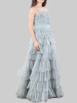 ABITO LUNGO IN PETALI DI TULLE GRIGIO CON CINTURA GIOIELLO