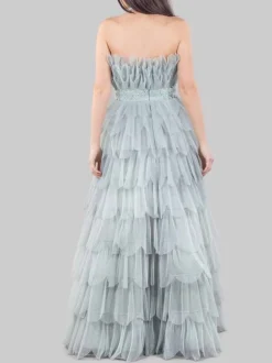 ABITO LUNGO IN PETALI DI TULLE GRIGIO CON CINTURA GIOIELLO