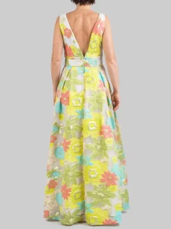 ABITO LUNGO REALIZZATO IN TULLE RICAMATO CON FIORI MULTICOLORE E CINTURA IN VITA