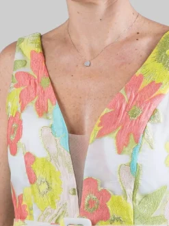 ABITO LUNGO REALIZZATO IN TULLE RICAMATO CON FIORI MULTICOLORE E CINTURA IN VITA