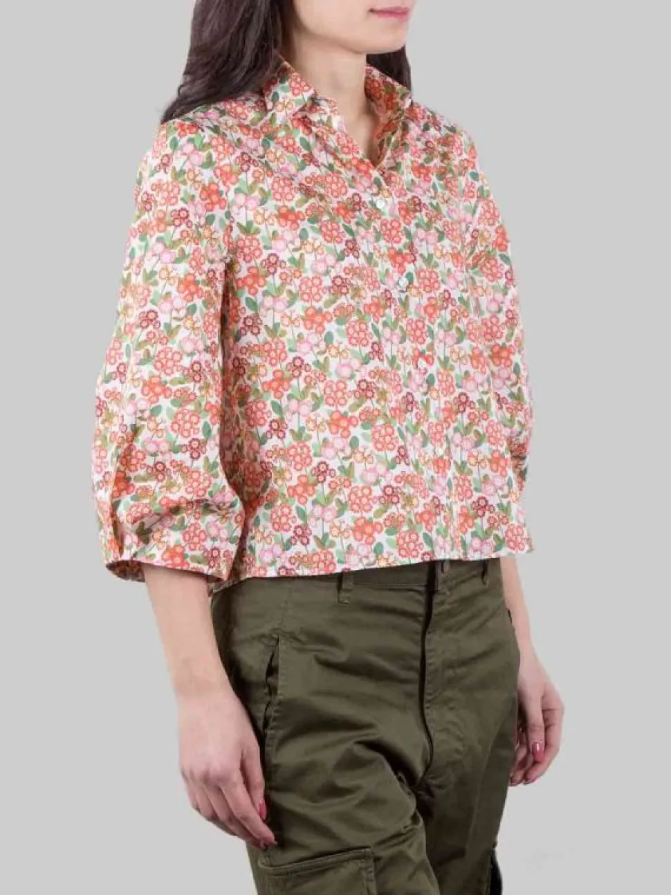 CAMICIA MARGOT A FANTASIA FIORI ROSSI SU FONDO BIANCO