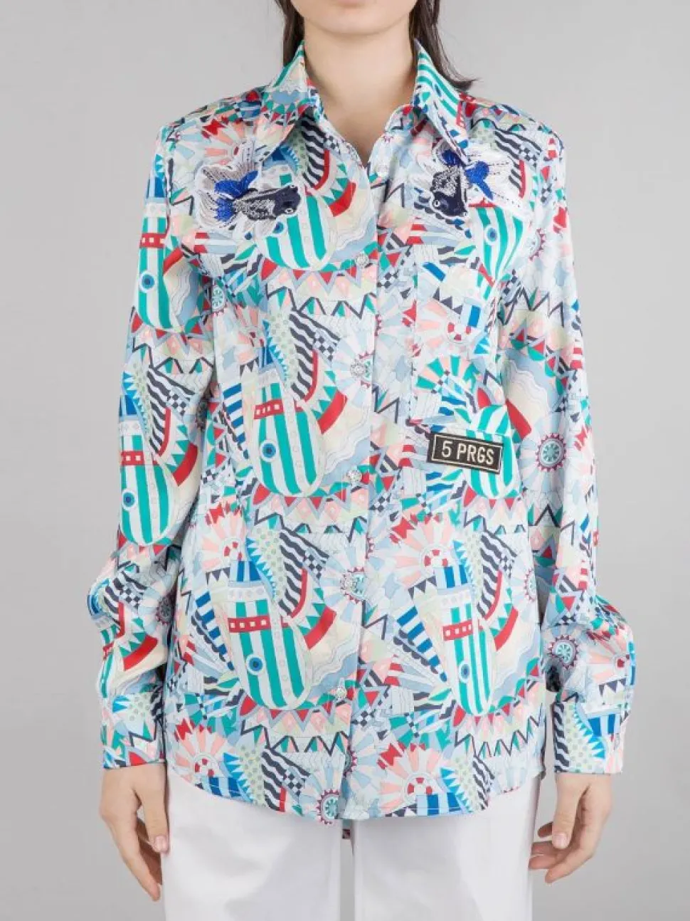 CAMICIA OVERSIZE A FANTASIA CON PATCH