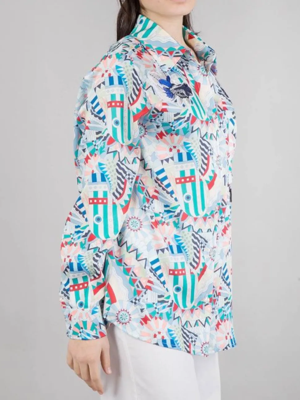 CAMICIA OVERSIZE A FANTASIA CON PATCH