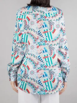 CAMICIA OVERSIZE A FANTASIA CON PATCH