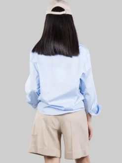 CAMICIA OVERSIZE IN POPELINE DI COTONE CELESTE CON TASCHINO
