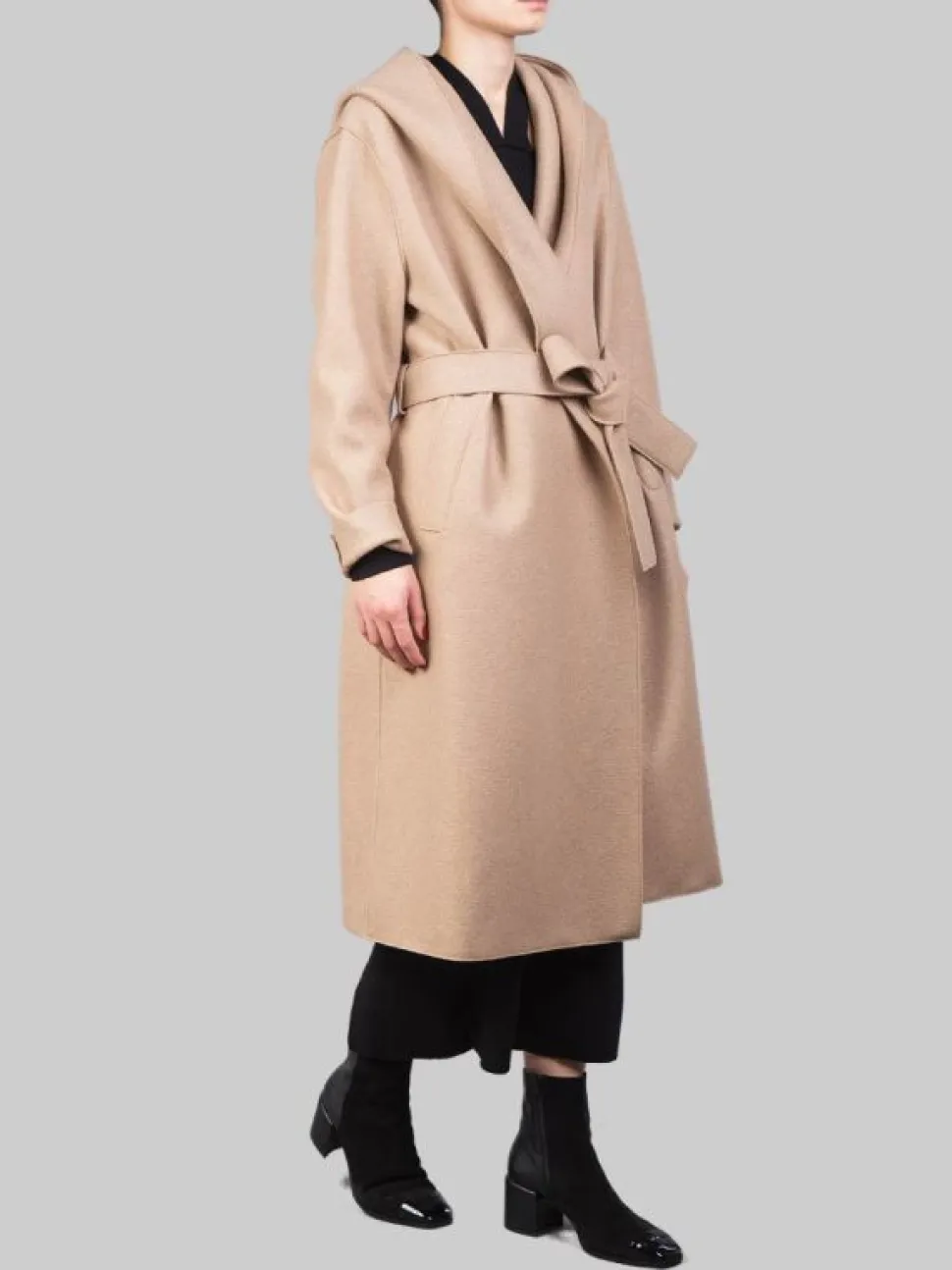 CAPPOTTO LUNGO CAMMELLO "A VESTAGLIA" IN LANA VERGINE PRESSATA CON CINTURA