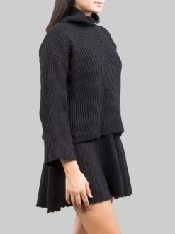 MAGLIA A COLLO ALTO NERA IN TESSUTO A COSTINE