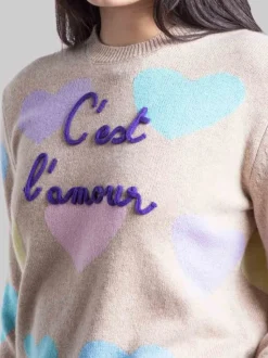 MAGLIA GIROCOLLO BEIGE CON GRAFICA "C'EST L'AMOUR" E CUORI