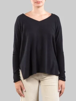 MAGLIA NERA IN CASHMERE CON SCOLLATURA A "V"