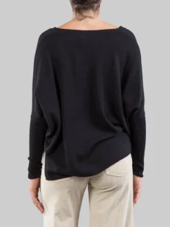 MAGLIA NERA IN CASHMERE CON SCOLLATURA A "V"