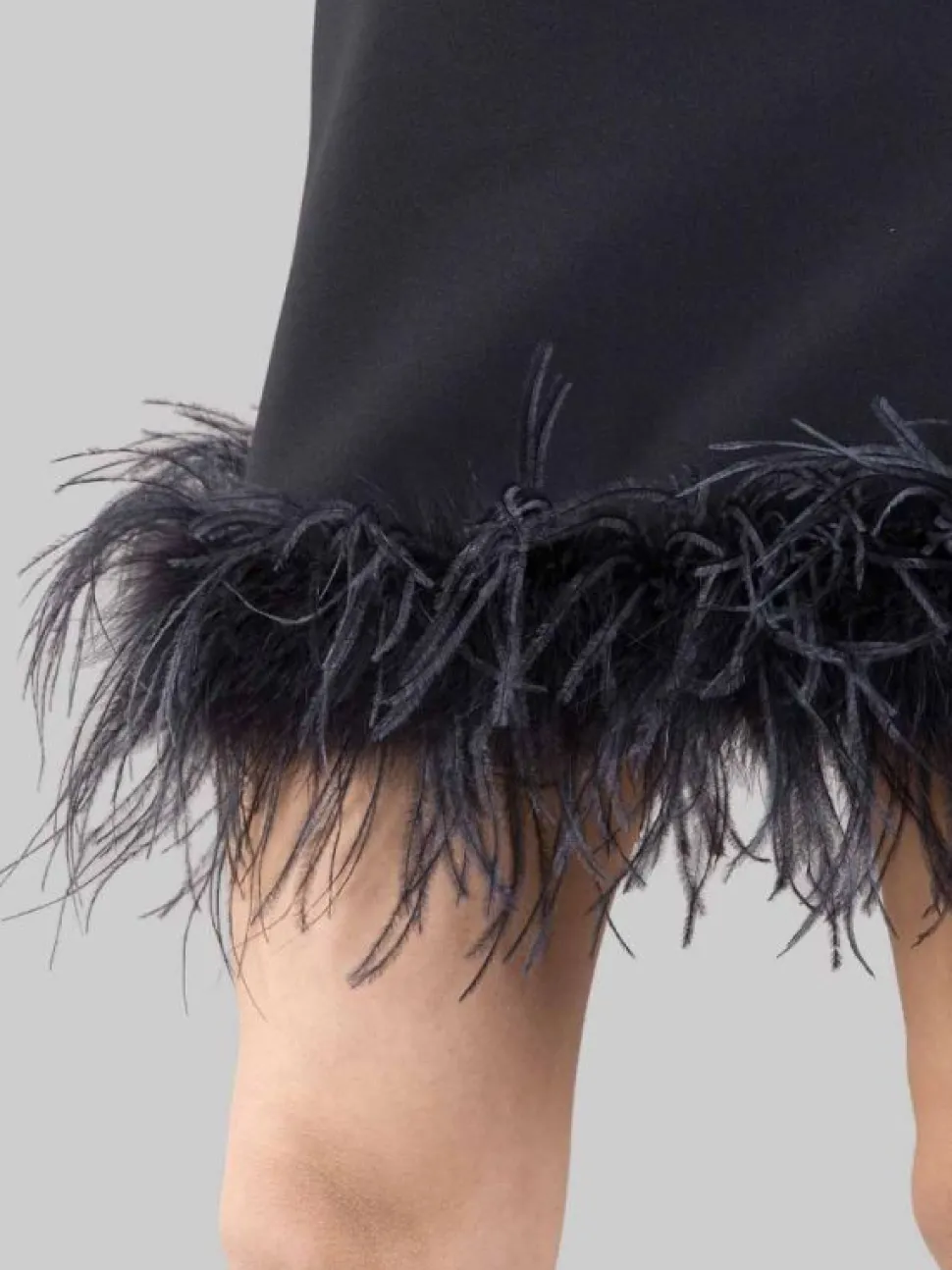 MINI ABITO TREBBIANO NERO CON STRASS E PIUME