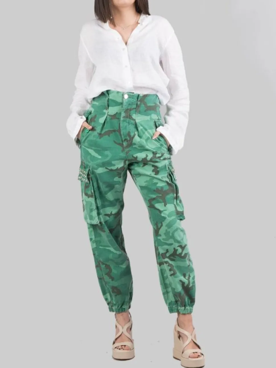 PANTALONI CARGO IN COTONE STAMPA MILITARE CON BORCHIE E STRASS