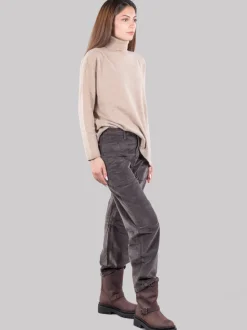 Pantaloni carrot