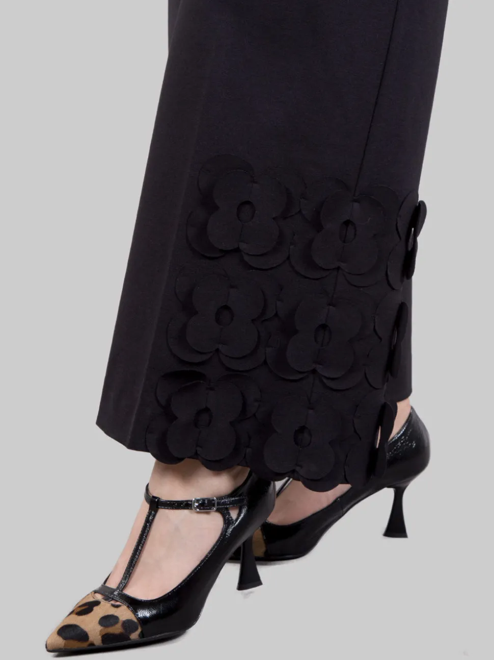 Pantaloni con fiori