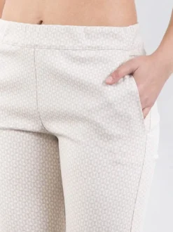 PANTALONI FLARE A FANTASIA JACQUARD CREMA E BIANCO