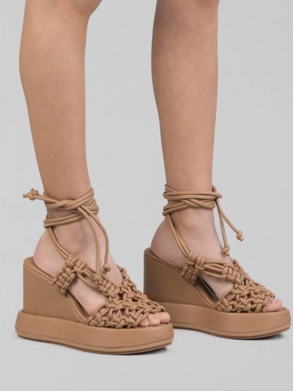 SANDALI ALTI IN PELLE INTRECCIATA CON ZEPPA