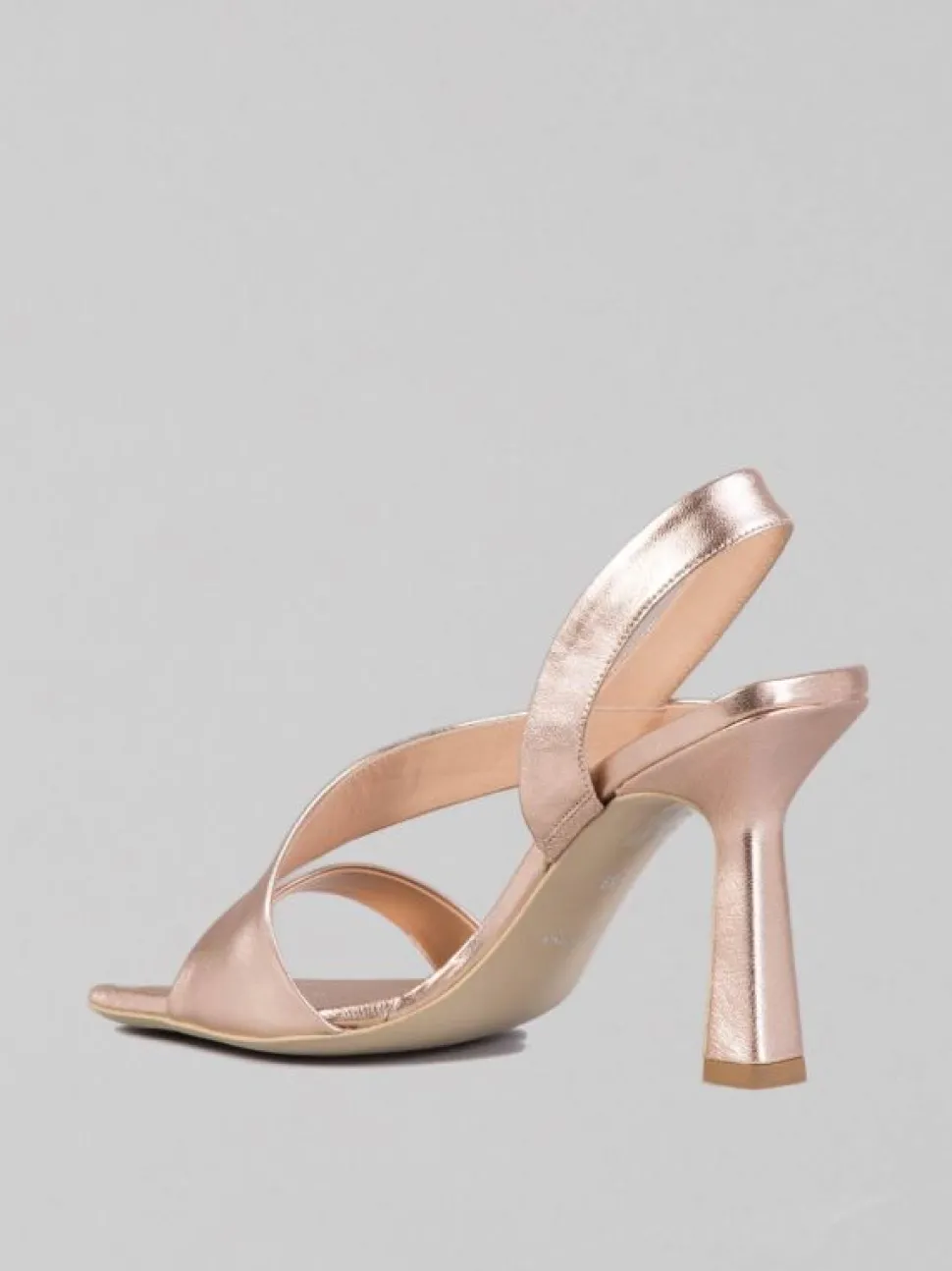 SANDALI IN PELLE LAMINATA
