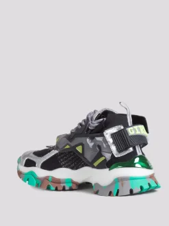 Sneaker Dominator