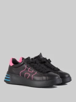 SNEAKER REBEL IN PELLE LISCIA NERA CON DETTAGLI FUXIA E AZZURRO