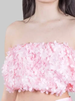 TOP A FASCIA ELASTICIZZATO ROSA DECORATO CON PETALI DI FIORI IN TESSUTO