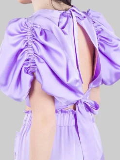 TOP CORTO LILLA IN COTONE A COSTINE CON FIORE ANTERIORE