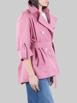 TRENCH CORTO DOPPIOPETTO IN COTONE ROSA CON CINTURA IN VITA