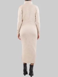 ABITO MIDI BEIGE A COSTINE CON COLLO ALTO E APERTURA SULLA SPALLA