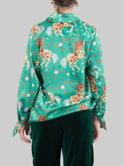 CAMICIA A FANTASIA FIORI E STELLE SU FONDO VERDE