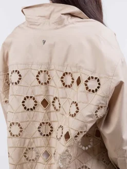 Camicia con ricamo