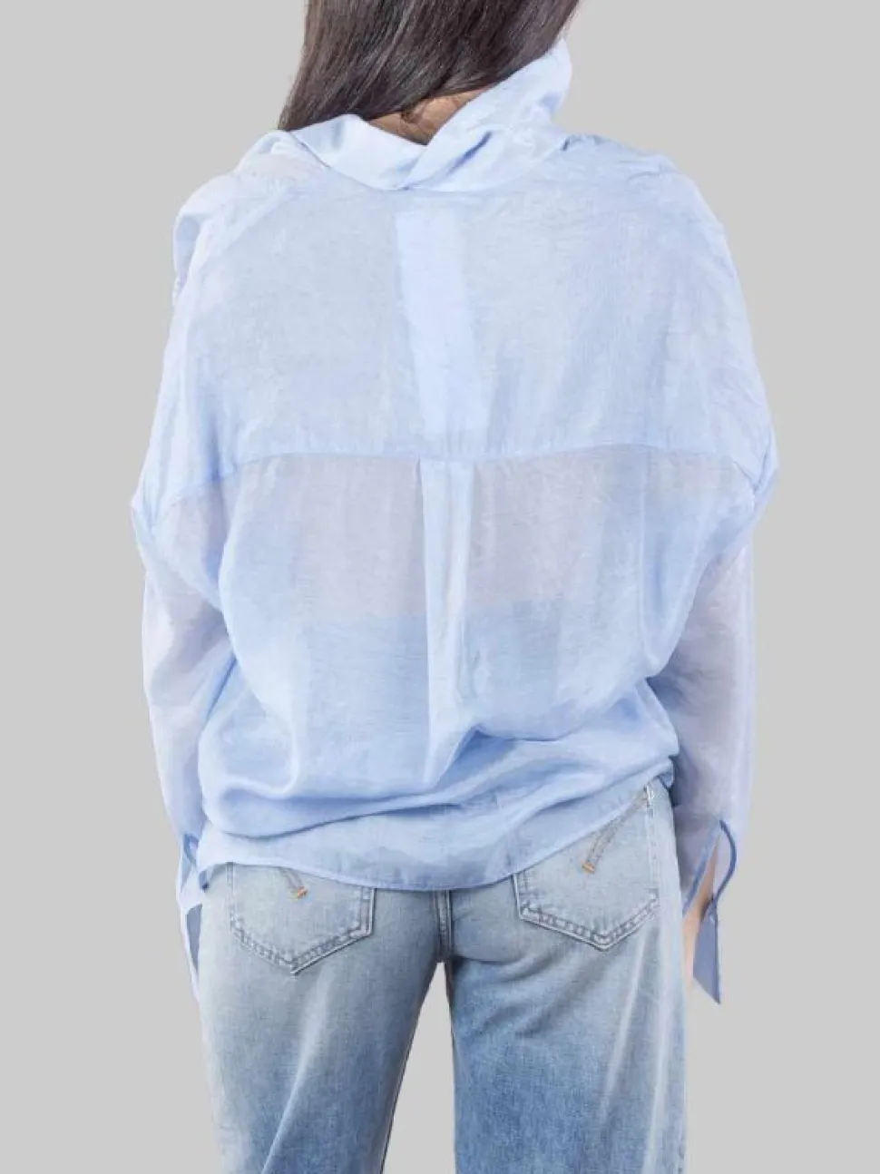 CAMICIA IN VISCOSA CELESTE CON RUCHES