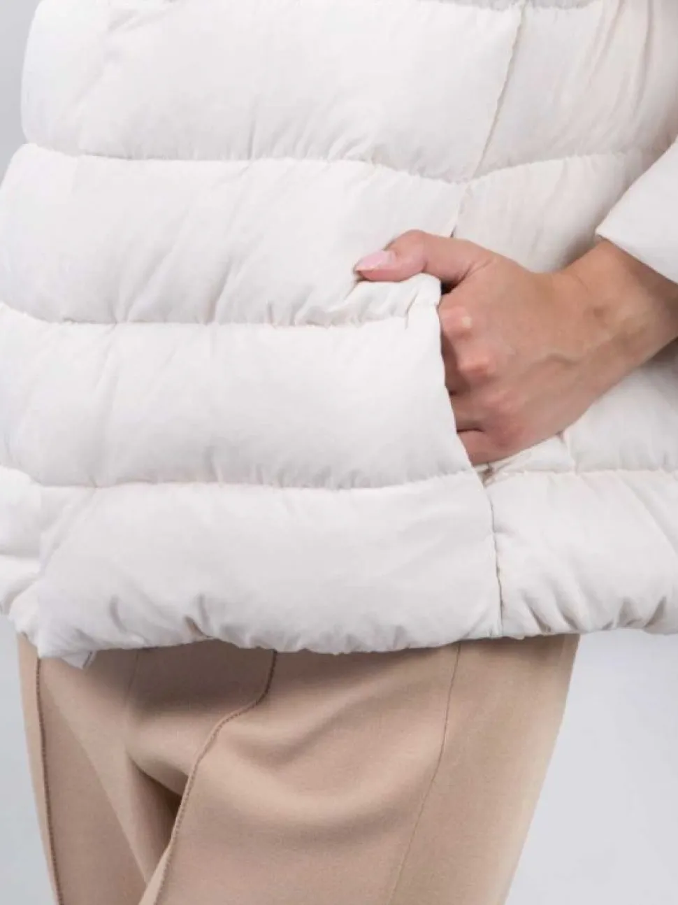 CAPPA CORTA EFFETTO SUEDE CON MANICOTTI