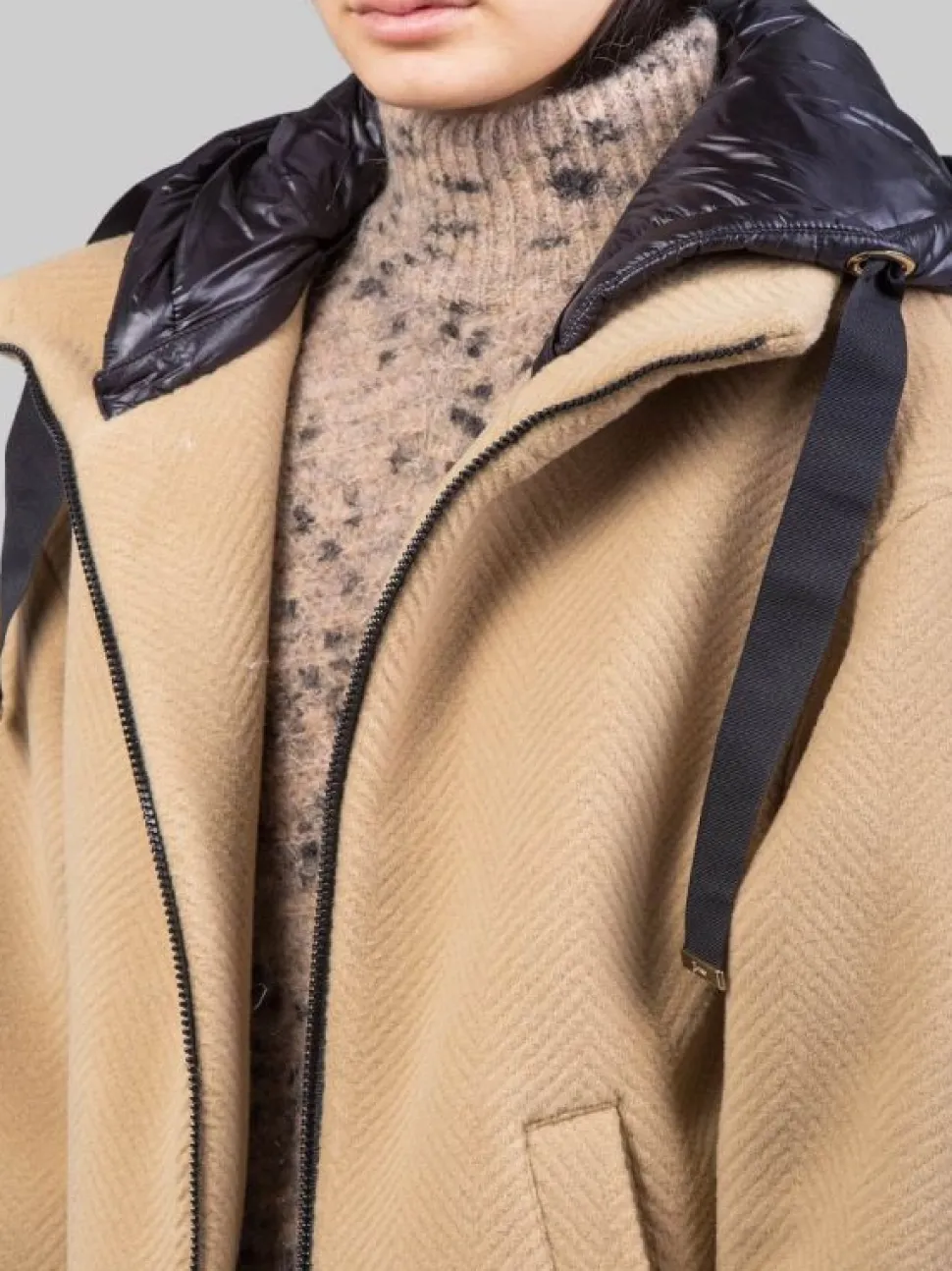 CAPPOTTO IN LANA CAMMELLO CON IMBOTTITURA E CAPPUCCIO
