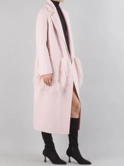 CAPPOTTO LUNGO IN LANA ROSA CON TASCHE PROFILATE DI PIUME