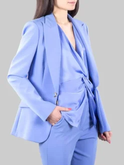 GIACCA MONOPETTO BLU PERVINCA CON BOTTONE GIOIELLO