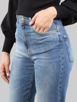 JEANS A VITA ALTA CON FONDO SVASATO LEGGERMENTE ELASTICIZZATI