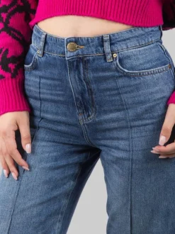 JEANS BARBRA BOYFRIEND CON PROFILI SFRANGIATI AL FONDO