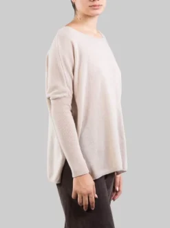 MAGLIA BEIGE CHIARO GIROCOLLO MODELLO BOXY IN CASHMERE