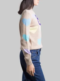MAGLIA GIROCOLLO BEIGE CON GRAFICA "C'EST L'AMOUR" E CUORI