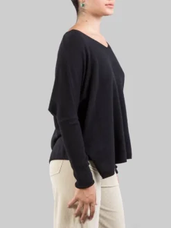 MAGLIA NERA IN CASHMERE CON SCOLLATURA A "V"