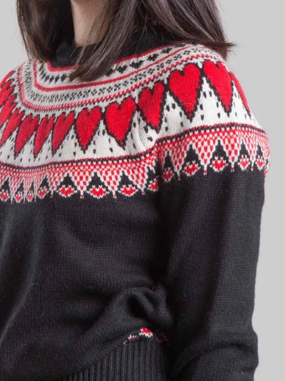 MAGLIA PULLOVER IN STILE NORDICO NERA A FANTASIA CUORI
