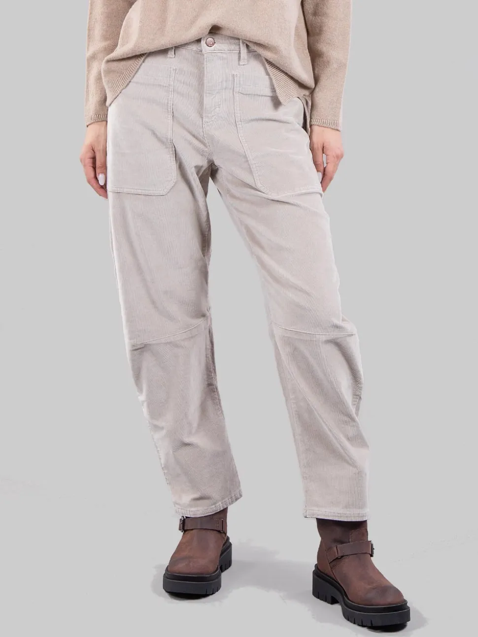 Pantaloni carrot