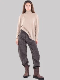 Pantaloni carrot