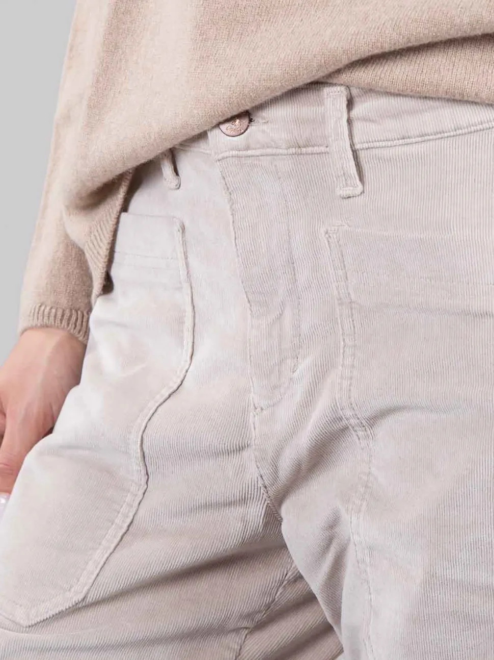 Pantaloni carrot