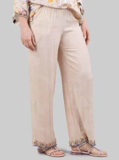 PANTALONI IN MISTO SETA SABBIA CON DECORAZIONI IN PERLINE, STRASS E PIETRE COLORATE