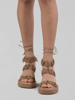 SANDALI ALTI IN PELLE INTRECCIATA