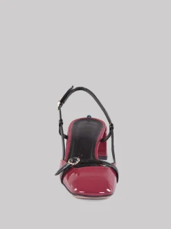 Sling back in vernice