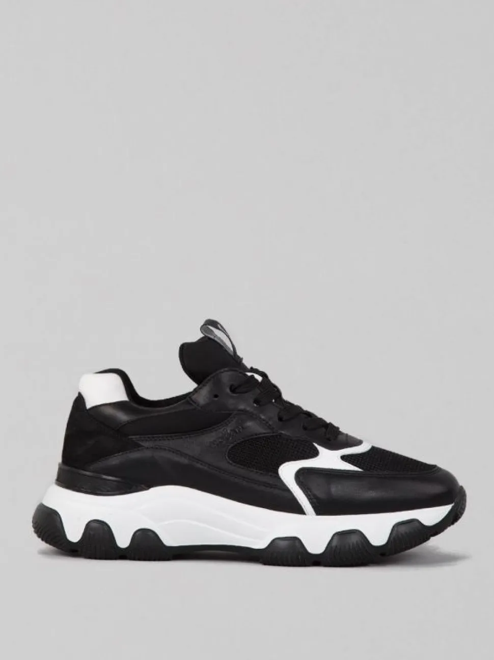 SNEAKER HYPERACTIVE NERA CON DETTAGLI IN BIANCO