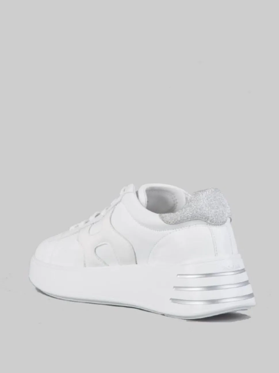 SNEAKER REBEL