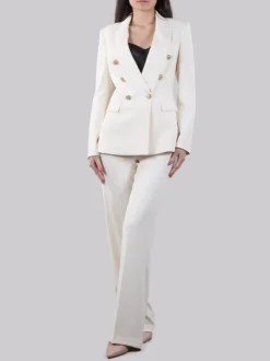 TAILLEUR AVORIO CON GIACCA DOPPIOPETTO E PANTALONI VITA ALTA